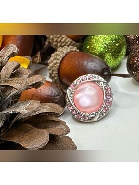 Ginger Snap #23 - “Pearly Pink Round Snap W/ Pink Stones” For 18mm Snap Jewelry
